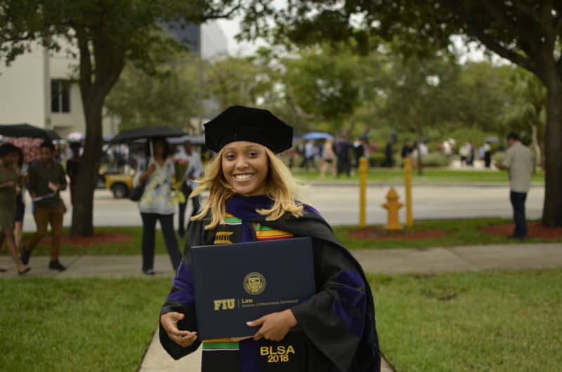 21 Genius Graduation Photo Ideas You Need To See - Lifestyle DiJess