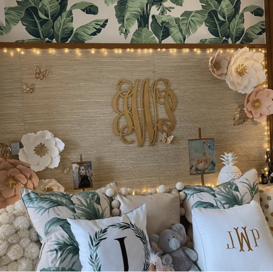 19+ Best Ways to Cover Ugly Dorm Walls